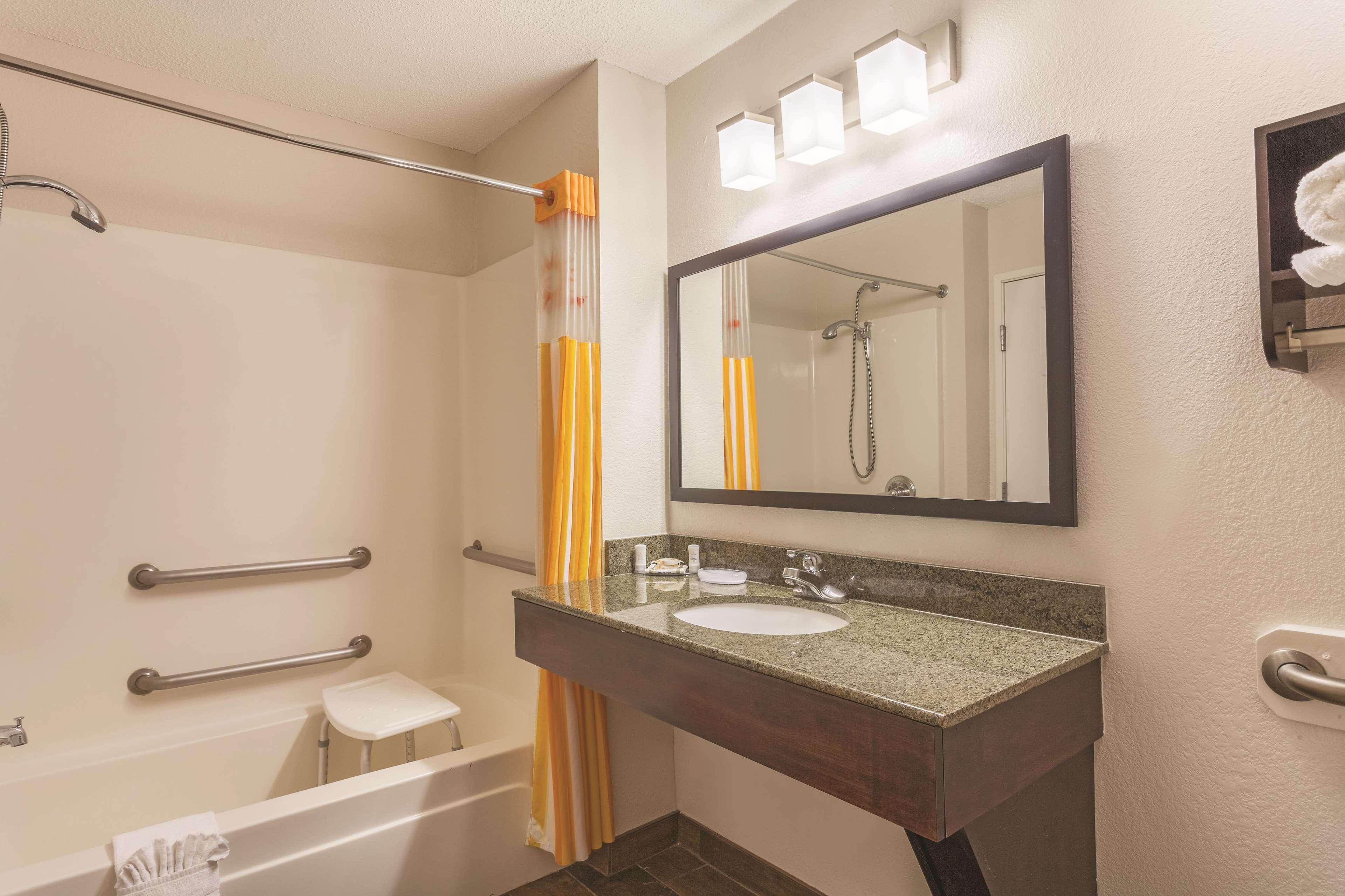 La Quinta By Wyndham Elizabethtown Hotel Exterior foto